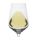 calice di vino con Tifeo Bianco 2019