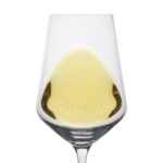 calice di vino con Tifeo Bianco 2016